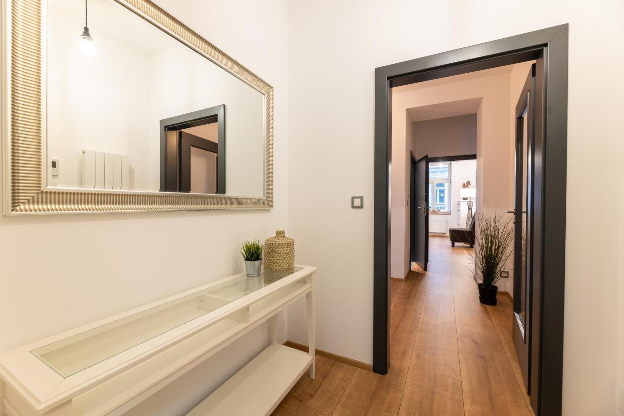 Apartment Peaceful & Cozy Living In Vysehrad With A Balcony Prag