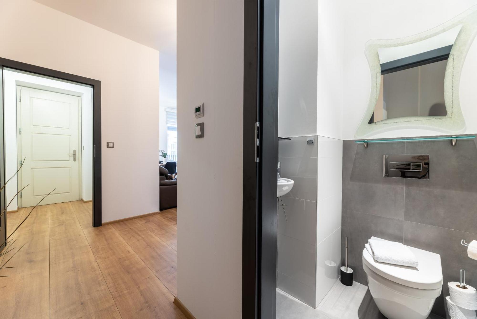 Peaceful & Cozy Living In Vysehrad With A Balcony Apartment Prag