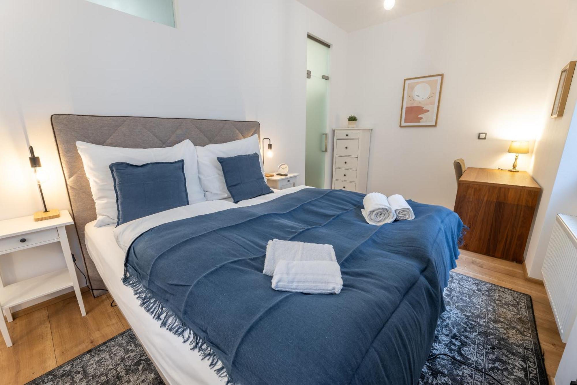 Peaceful & Cozy Living In Vysehrad With A Balcony * Prag